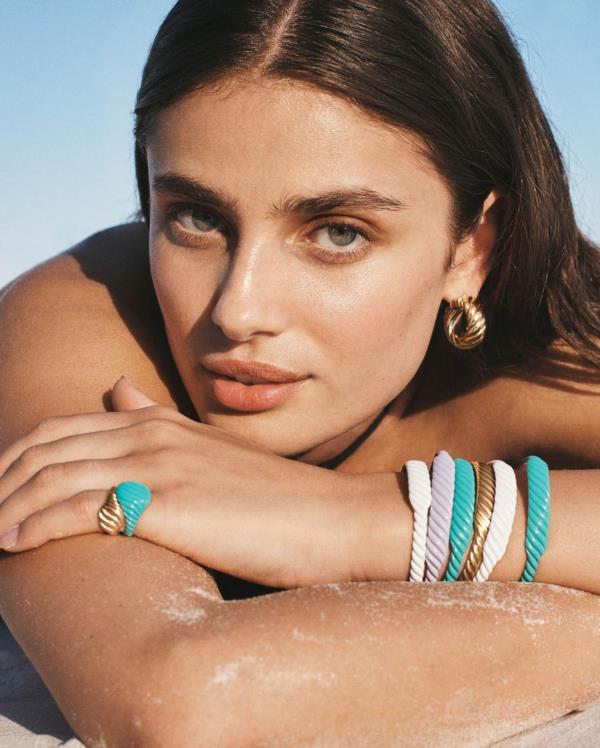 Taylor Hill's Instagram Photoshoot: Summer in DY
