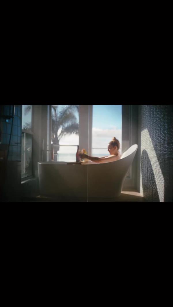 Katy Perry's Exquisite Bathing Party: A Captivating Splash of Pleasure
