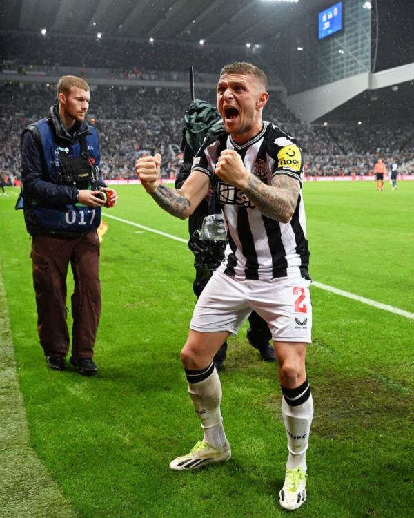 Roar of Triumph: A Deafening Victory Celebration Ignites the Atmosphere! ππ