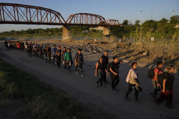 Border Crossings from Mexico Drop 14% in October