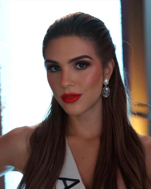 Yamile Dajud Rocks Bold Style in Recent Instagram Upload
