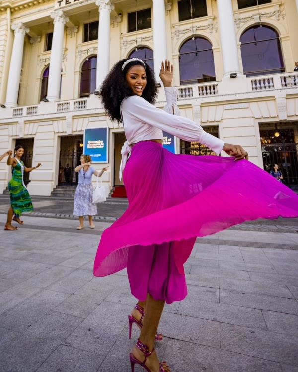 Captivating Photoshoot at El Salvador's National Palace - A Magical Day