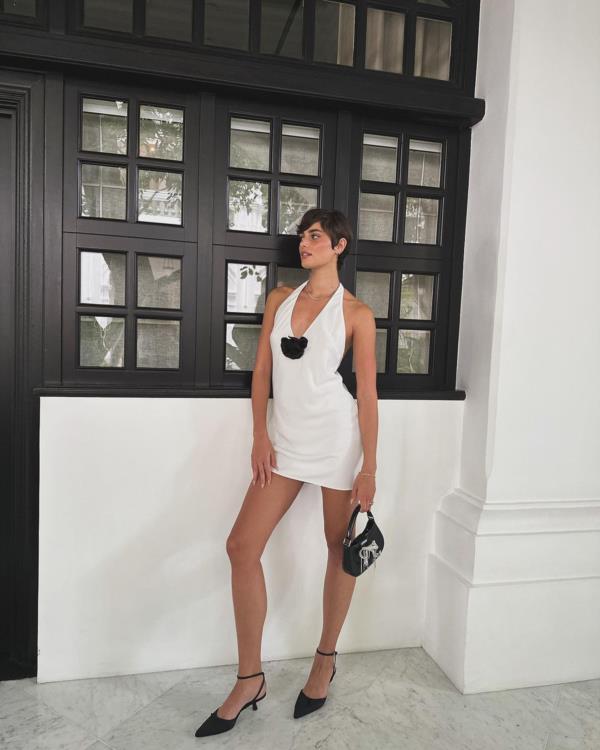Taylor Hill's Singapore Photoshoot: A Visual Journey through the City
