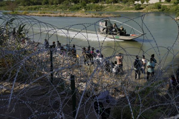 Congress Faces Challenge of Balancing Ukraine Aid and Border Security