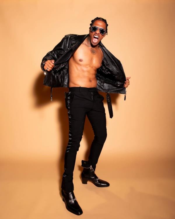 Nick Cannon Shows Style and Talent in Captivating Performance