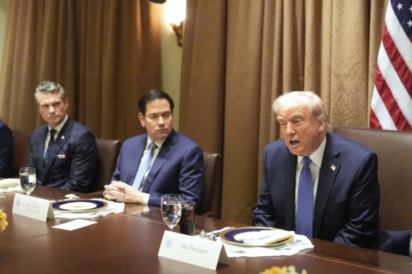 Steve Bannon Enters White House Amid Iran Tension Debate