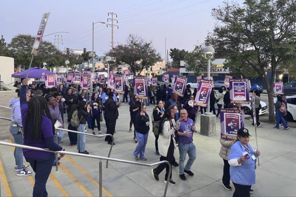 Los Angeles Extends Curfew To 6 A.M. After Protests