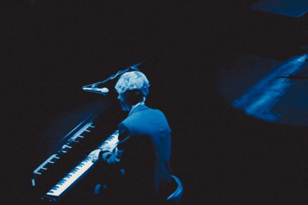 Tom Odell Wows Crowd With Piano Performance At Théâtre Des Bouffes